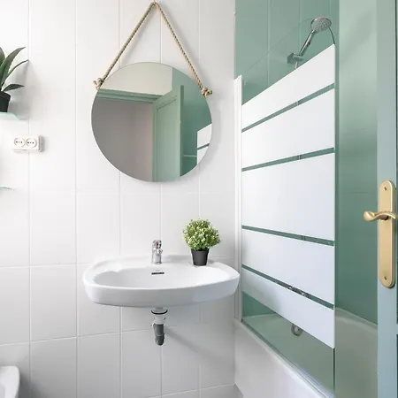 Charming Room With Private Bathroom Homestay