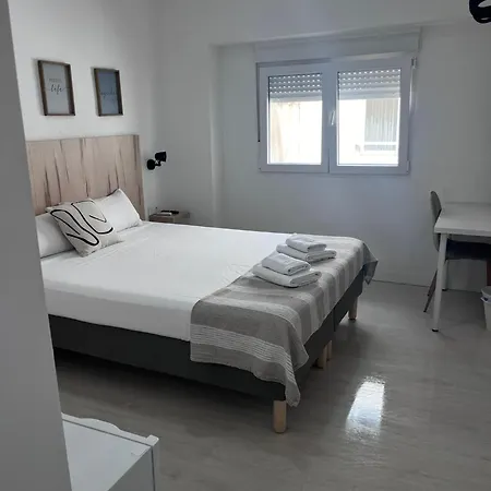 Charming With Private Bathroom لقنت